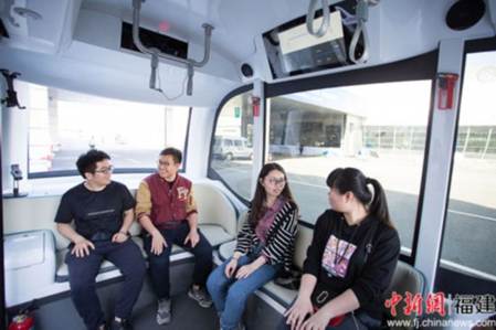 1525268269629745.jpg 說明: 無人駕駛巴士,阿波龍,阿波龍量產時間