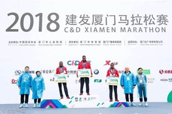 1515421656952174.jpg 頒獎男子