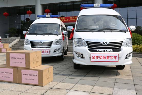 1584067832799593.jpg 負壓救護車與口罩等防護物資