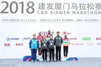 1515421665623083.jpg 頒獎女子