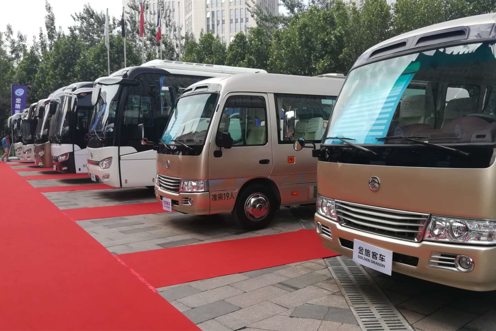 1527489298376143.jpg 1 金旅客車2018年全國巡展北京站.jpg