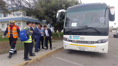 1731897709996912.jpg 海格客車護送中國國航機組人員.jpg