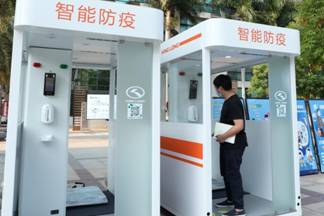 1589450857177240.jpg 雙十中學工作人員調試.jpg