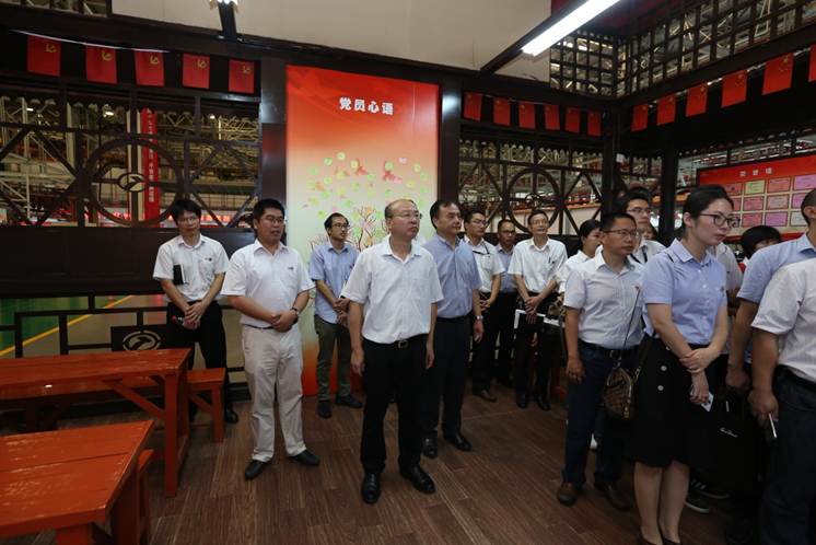 1530840985587003.jpg 說明: E:\錄像錄音資料\集團黨員干部培訓和七一表彰\28日集團黨員干部培訓\TYS_0009.JPG