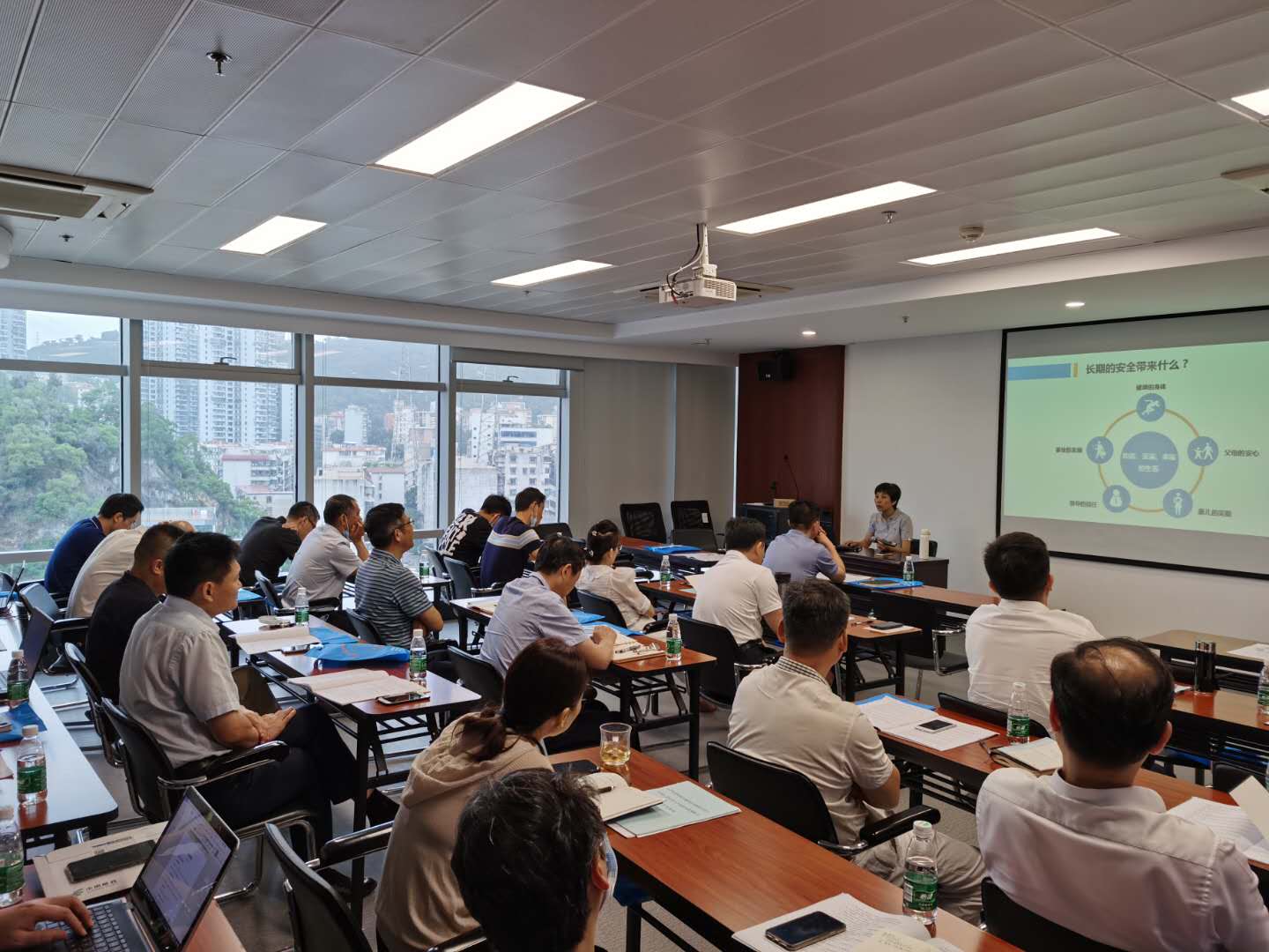 1594473055459541.jpg 圖1:集團本部及金龍龍海公司安全生產取證培訓.jpg
