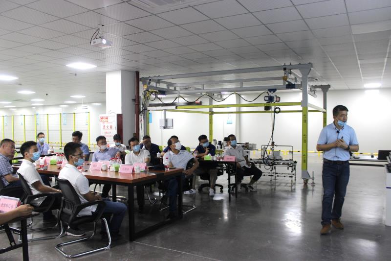 1594473207722751.jpg 圖5:陳曉冰博士講解《動力電池產線的安全管理工程及實施方案》.jpg