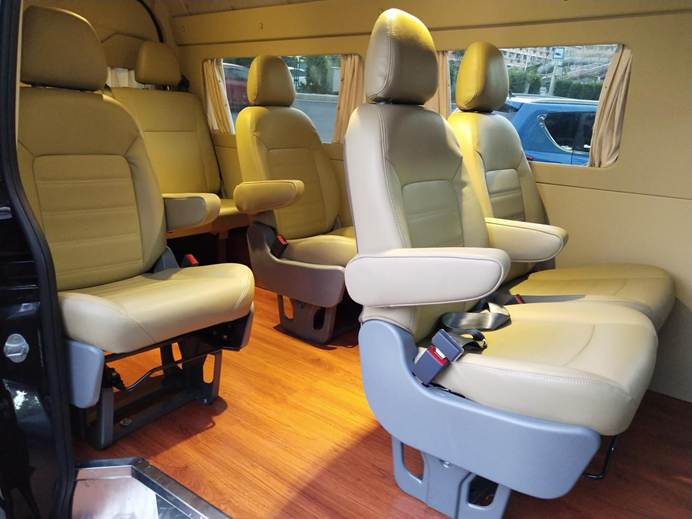 1541386921433493.jpg 說明: 凱銳內飾