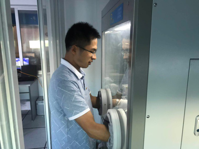 1539229489493401.png 肖哲穎同志在試驗工作中.png